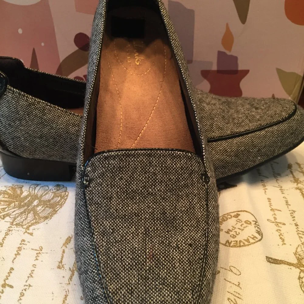 Clarks Artisan Gray Tweed Loafers Size 10M